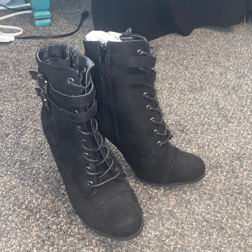 Cute high heeled booties.